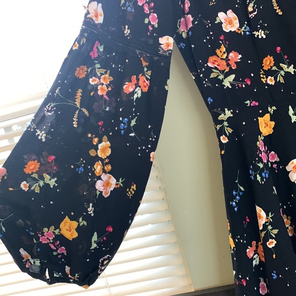 Black flower pattern long sleeve dress - Picture 6 of 8